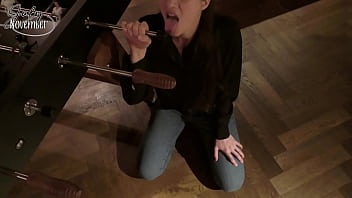 Baise moi sur le babyfootc'est la fin de soirée tout le monde est parti se