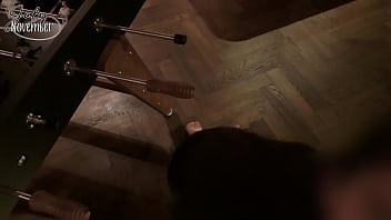 Baise moi sur le babyfootc'est la fin de soirée tout le monde est parti se