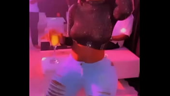 Gwendoline une pute de luxe se déhanche pour vous