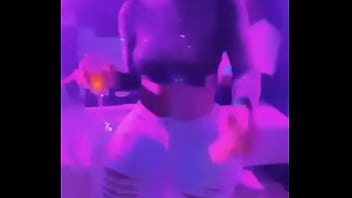 Gwendoline une pute de luxe se déhanche pour vous