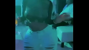 Gwendoline une pute de luxe se déhanche pour vous