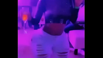 Gwendoline une pute de luxe se déhanche pour vous