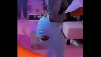 Gwendoline une pute de luxe se déhanche pour vous