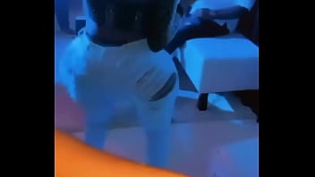 Gwendoline une pute de luxe se déhanche pour vous