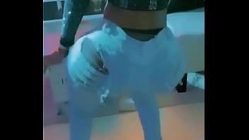 Gwendoline une pute de luxe se déhanche pour vous