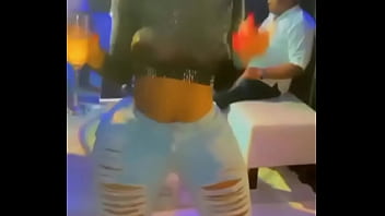 Gwendoline une pute de luxe se déhanche pour vous