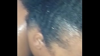 Gordinha casada safada dando banho no marido bem gostoso