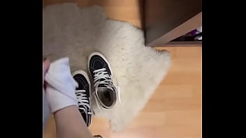 Sunday #feet #feetworld #fetisch girl creator #socks #soles #vans #whitesocks