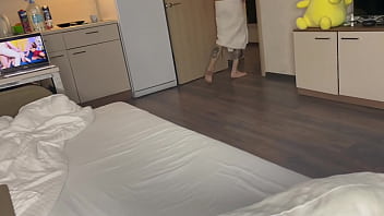 Уронил полотенце перед курьером Falcon Al Alice Bast 67 thumbnail