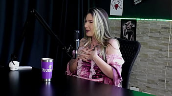 Tinha medo do que iam pensar sempre gostou de gravar o namorado tomou fama de corno raphaela savanah sheer red halloween