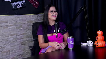 Tinha medo do que iam pensar sempre gostou de gravar o namorado tomou fama de corno raphaela savanah sheer red halloween