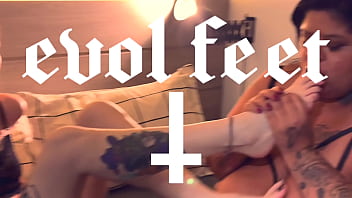 Feet like this are made to be licked