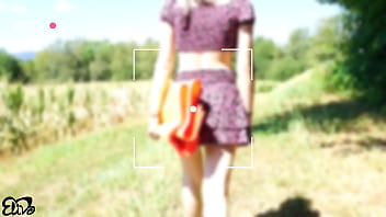 Horny blowjob in a corn field Horny blowjob in a corn field