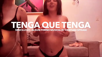 Two brunettes listening to tenga que tenga