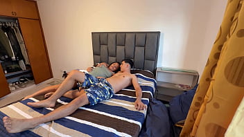 Joven pareja folla hasta el orgasmo