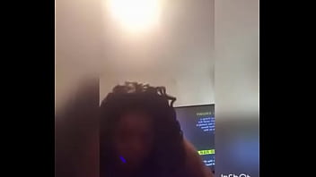 Thick black chick twerk