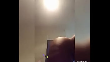 Thick black chick twerk