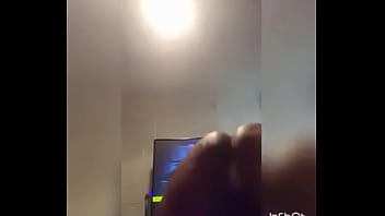 Thick black chick twerk