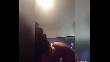 Thick black chick twerk