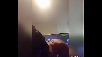 Thick black chick twerk