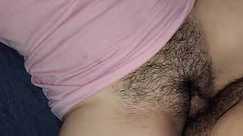 Jugando entre las sabanas con mi hermanastra 01