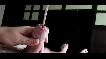 Засунул предмет