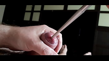 Засунул предмет