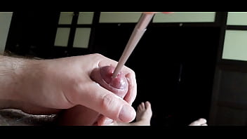 Засунул предмет