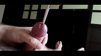 Засунул предмет