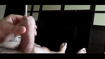 Засунул предмет