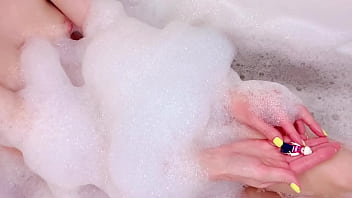 Mia mimi giantess's bubble bath