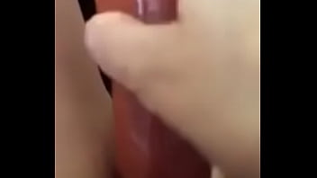 Mina caliente másturbandose con juguete