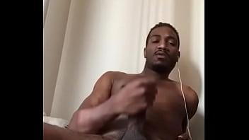 Nego Gato Punhetado E Gozando thumbnail