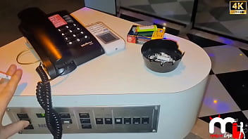 Casada chama comedor para o motel e deixa o marido corno só assistindo