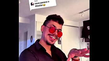 Mini compilado de eu antigo biscoitando dublando o alastor