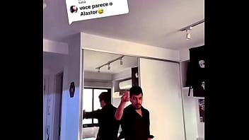 Mini compilado de eu antigo biscoitando dublando o alastor