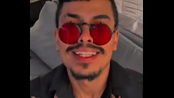 Mini compilado de eu antigo biscoitando dublando o alastor