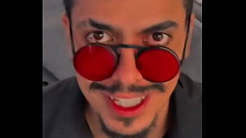 Mini compilado de eu antigo biscoitando dublando o alastor