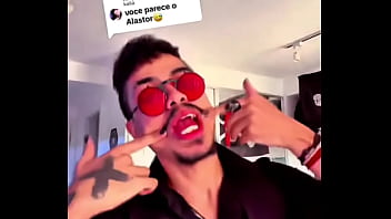 Mini compilado de eu antigo biscoitando dublando o alastor