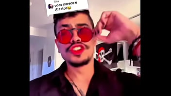 Mini compilado de eu antigo biscoitando dublando o alastor