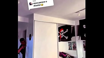 Mini compilado de eu antigo biscoitando dublando o alastor