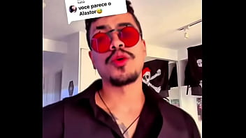 Mini compilado de eu antigo biscoitando dublando o alastor