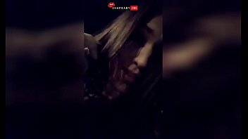 Sexy snap model have fun with fans