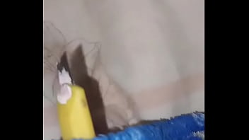 Enfiando as bolas na buceta