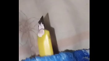 Enfiando as bolas na buceta