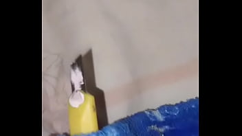 Enfiando as bolas na buceta