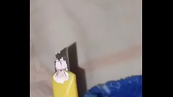 Enfiando as bolas na buceta