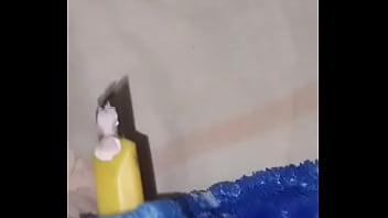 Enfiando as bolas na buceta