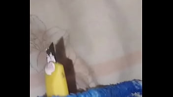 Enfiando as bolas na buceta