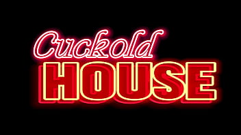 Essa gata safada trai o marido corno pelo celular e na própria casa